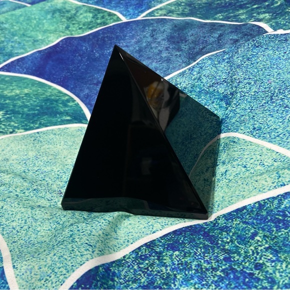 Black crystal pyramid - Picture 4 of 7